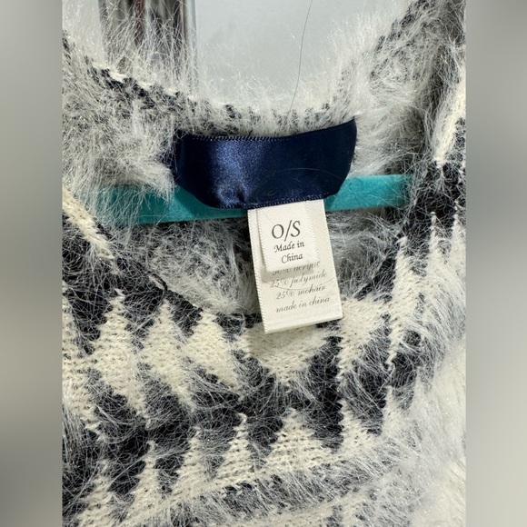 Black and White Poncho - Picture 2 of 5